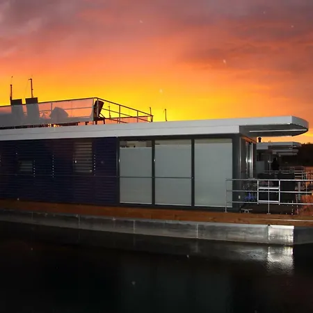 Ferienhaus Hausboot No. 5 Treibholz Mucheln