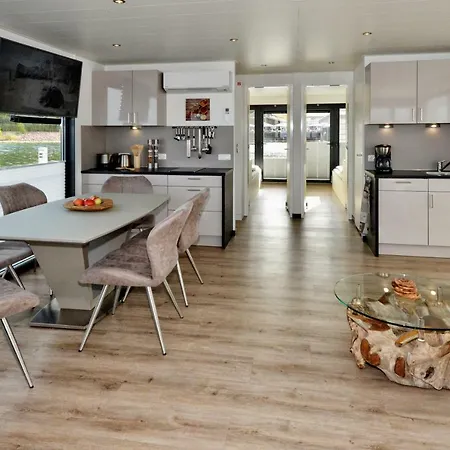 Ferienhaus Hausboot No. 5 Treibholz *